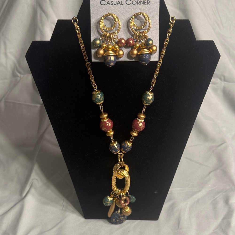 Casual Corner Gold Necklace with Multicolor Beads
